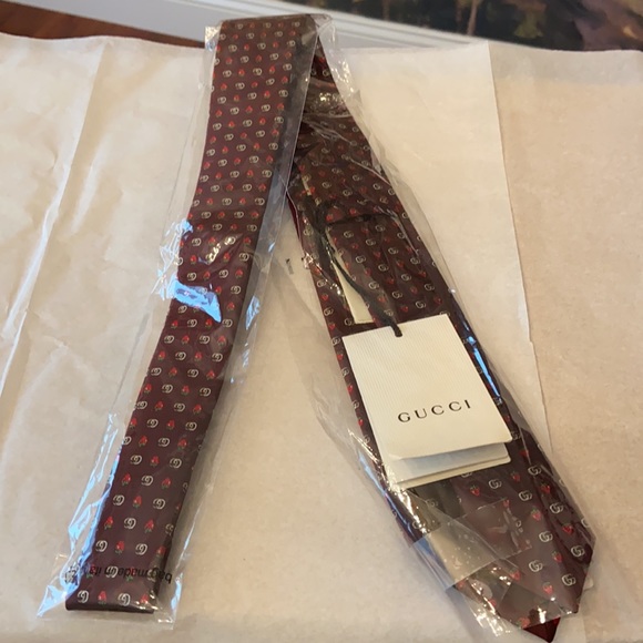 Authentic BNWT Gucci Running Fraise Tie - Picture 4 of 12